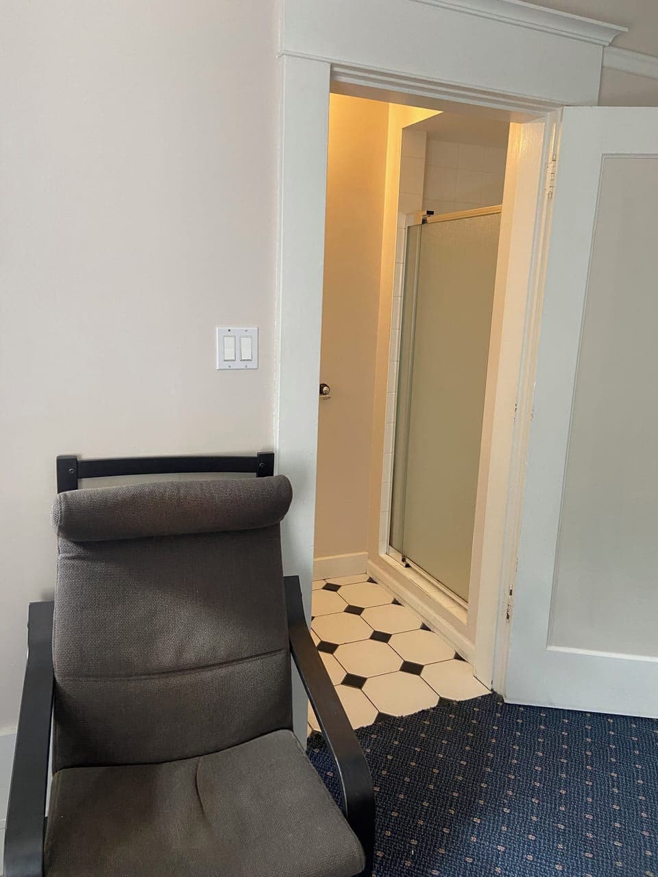 Standard Room, Private Bathroom | Bathroom | Shower, hair dryer, soap, shampoo