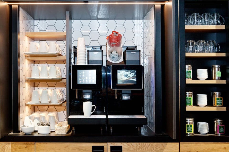 Daily continental breakfast (EUR 17 per person)