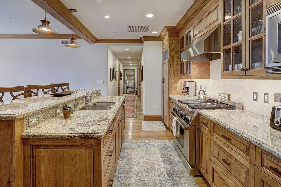 Condo, 4 Bedrooms | Private kitchen | Microwave, oven, dishwasher, coffee/tea maker