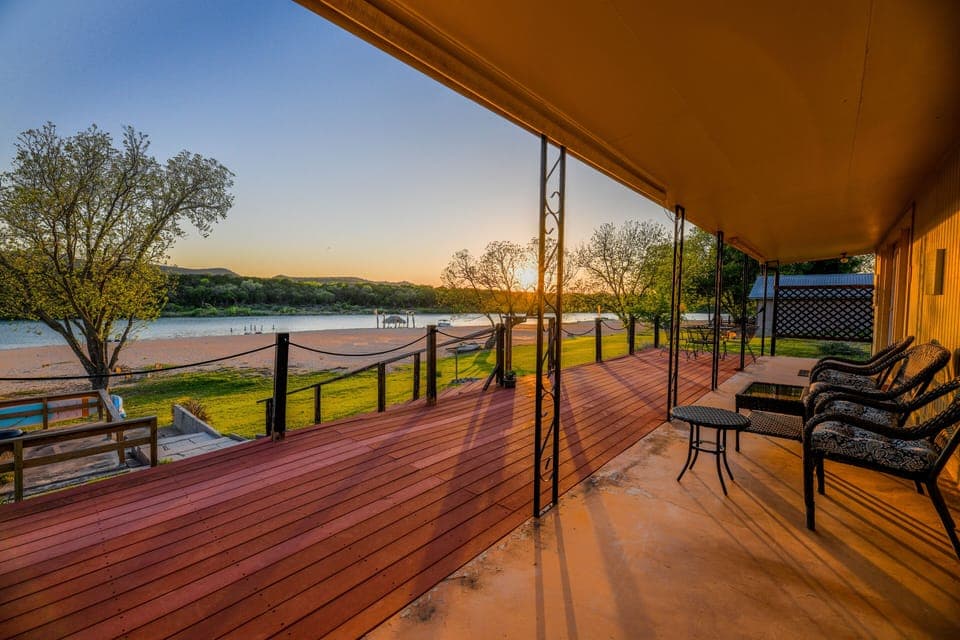 Welcome to Sunset Beach Bungalow!