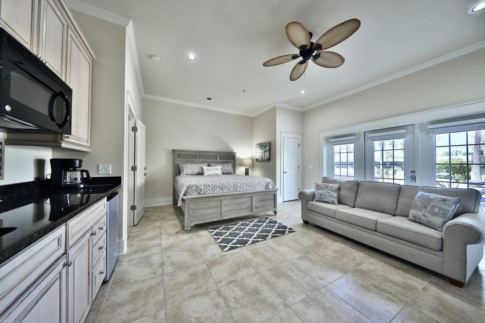 Ground Floor Master Suite Pool Side View Patio & Hot Tub - Ground Floor Master Suite Mini Kitchen Pool Side View Patio & Hot Tub