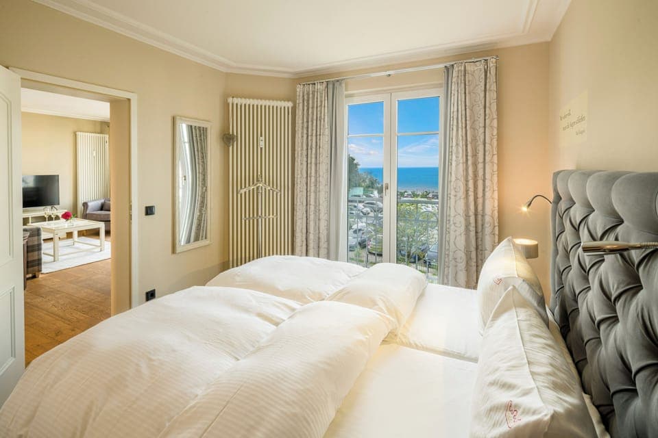 Suite | Minibar, in-room safe, individually decorated, soundproofing