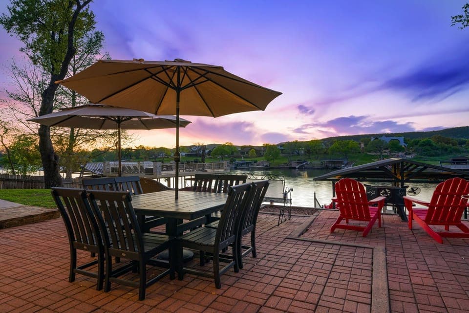 Nothing like gazing out at the lake enjoying the evening while having dinner with the family.
