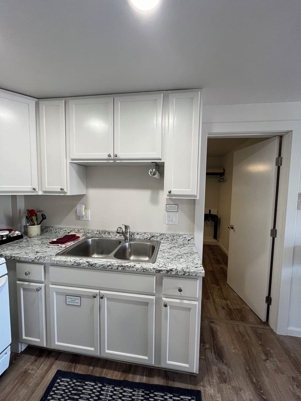 Room 15 kitchen