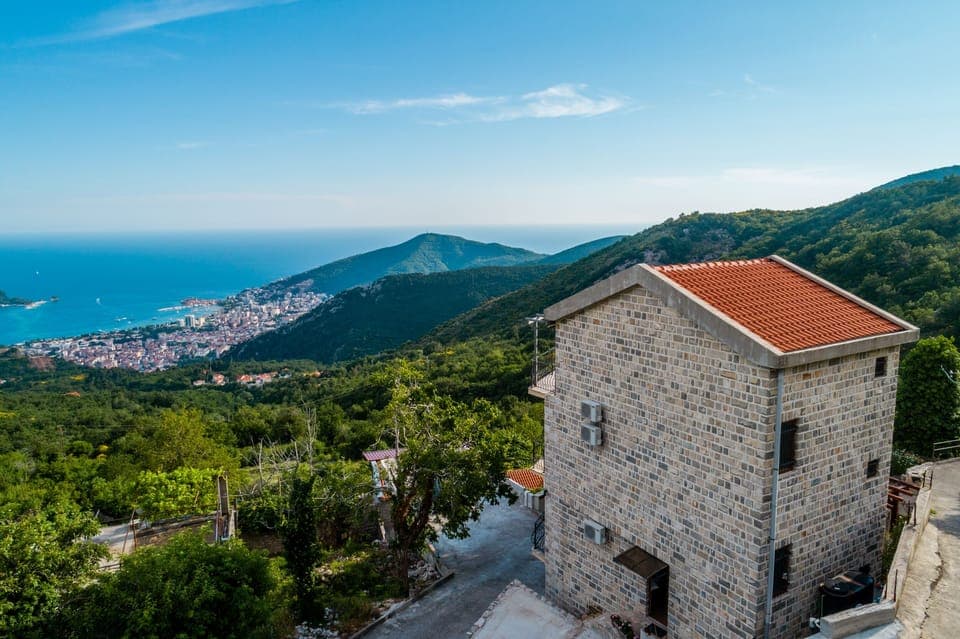 Nature lovers will find some hiking trails in the vicinity of the villa.