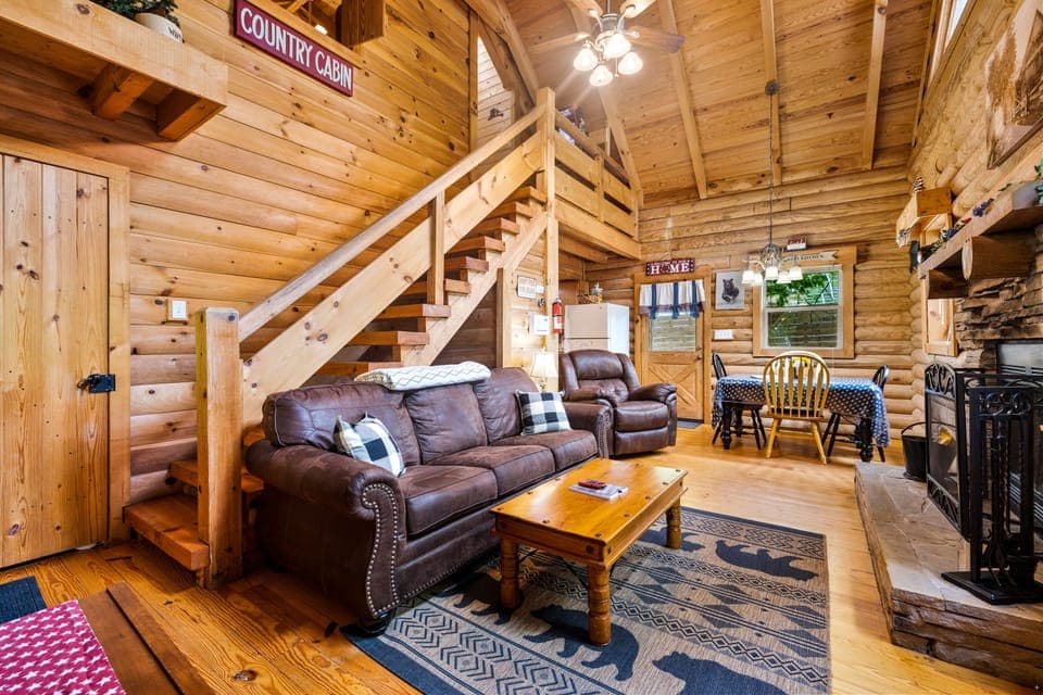 Cozy leather sleeper sofa & recliner, fireplace, TV w/Roku/Xfinity.  Family time