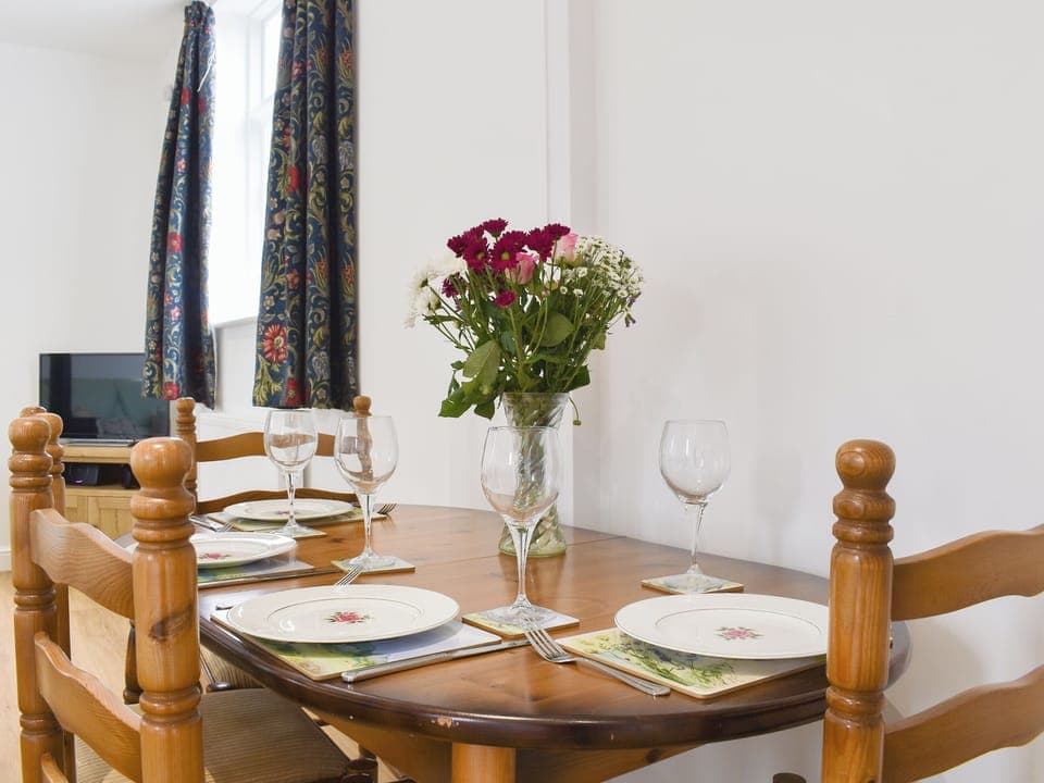 Dining Area | Roe Cottage - White Hart Cottages, Hadleigh