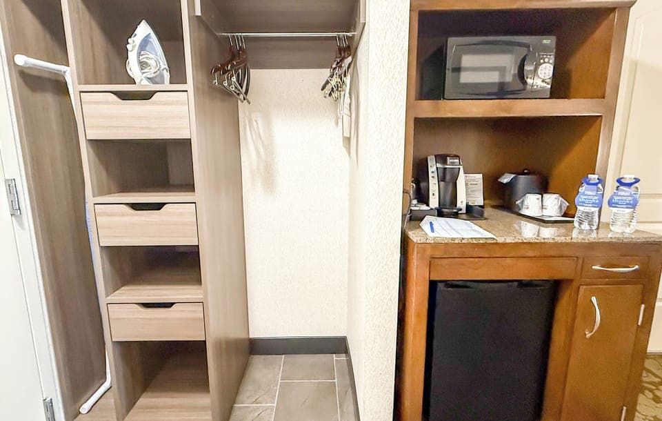 Room, Accessible | Desk, laptop workspace, iron/ironing board, free cribs/infant beds