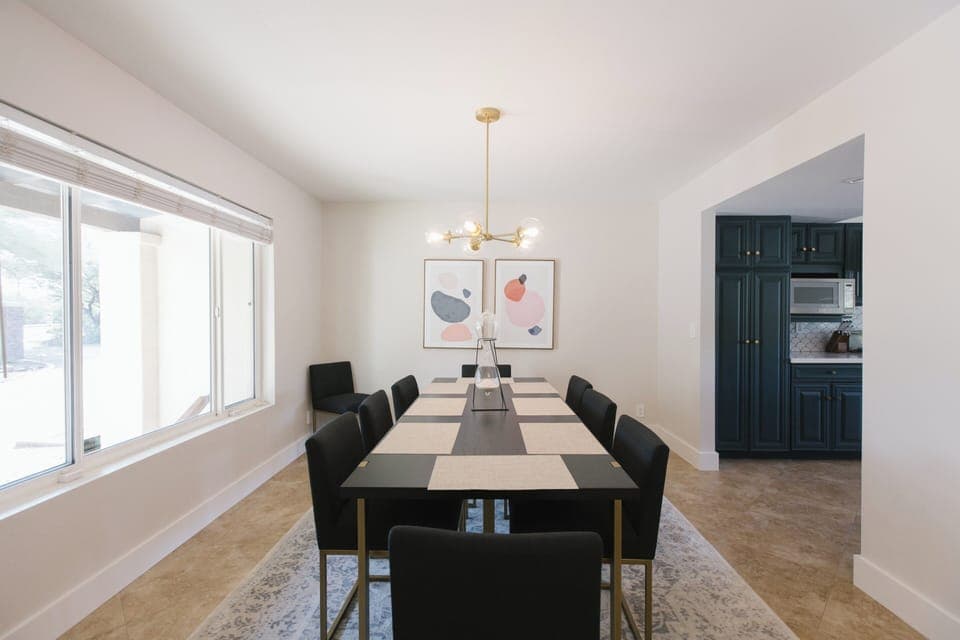 Formal Dining for Eight to Nine