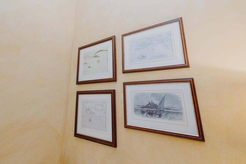 Studio, 1 Double Bed | Living area | 60-cm flat-screen TV with satellite channels