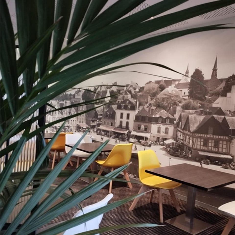 Daily full breakfast (EUR 14 per person)