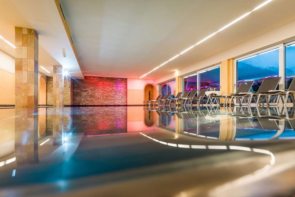 Indoor pool, sun loungers