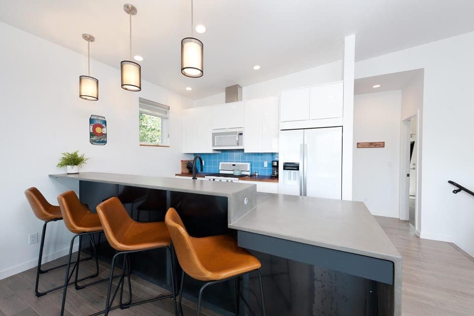 Kitchen bar