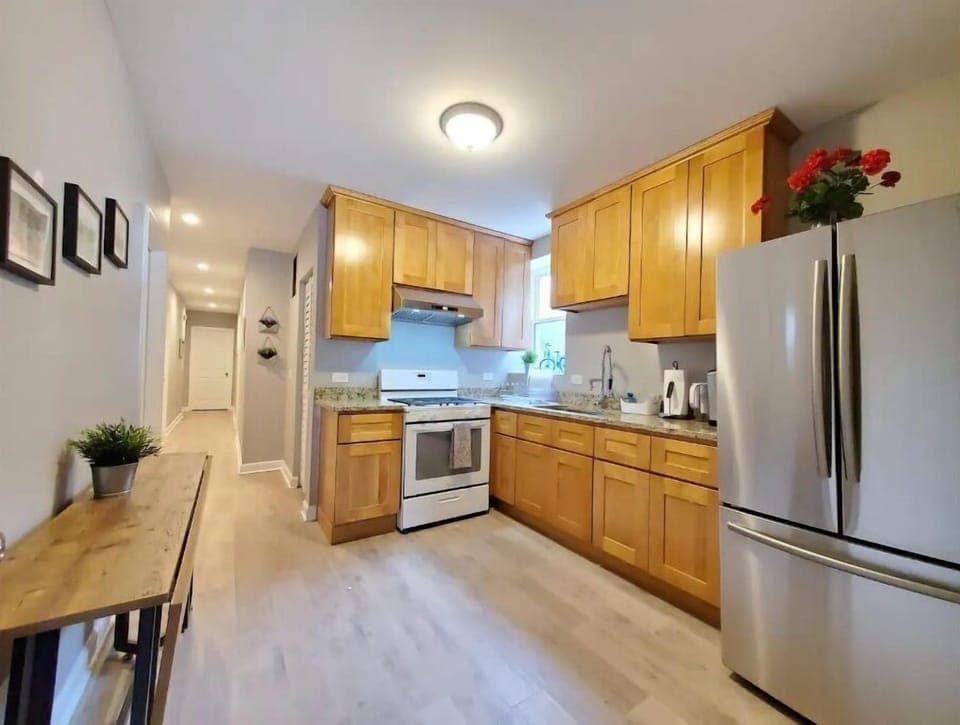 Full kitchen with fold away dining table