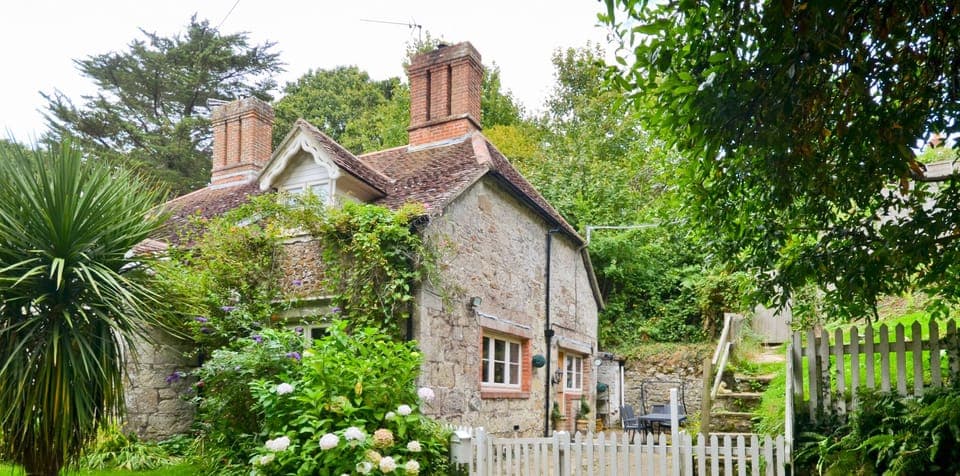 Charming exterior of 1 Aspe Castle Cottage, located close to the picturesque town of Shanklin on the Isle of Wight
