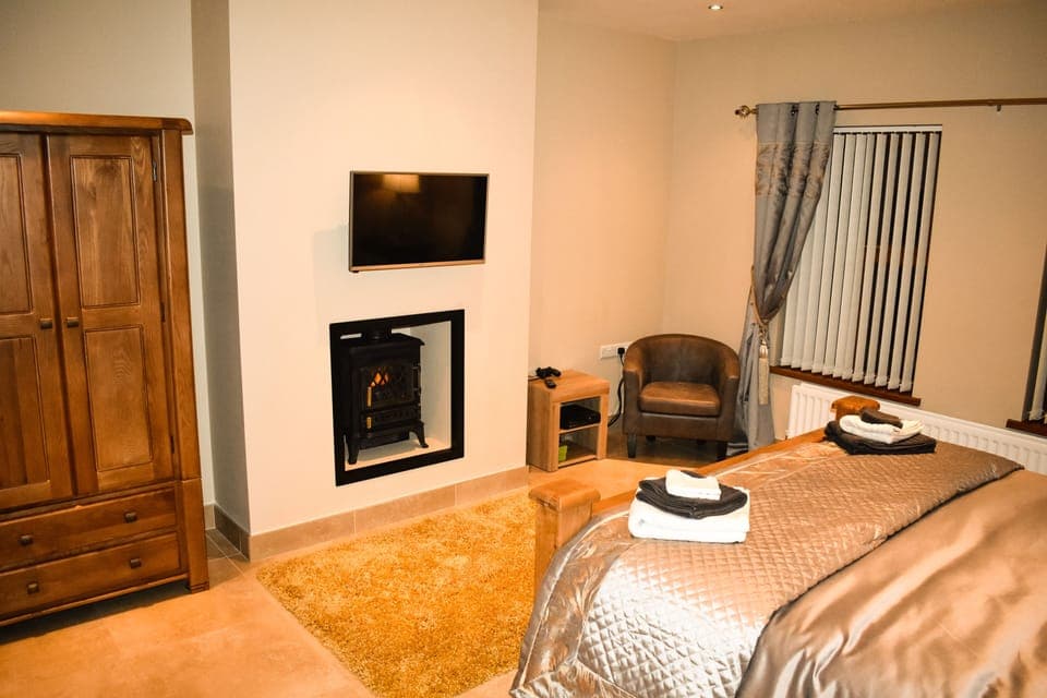 Luxury House, Accessible, Hot Tub | 3 bedrooms, travel crib