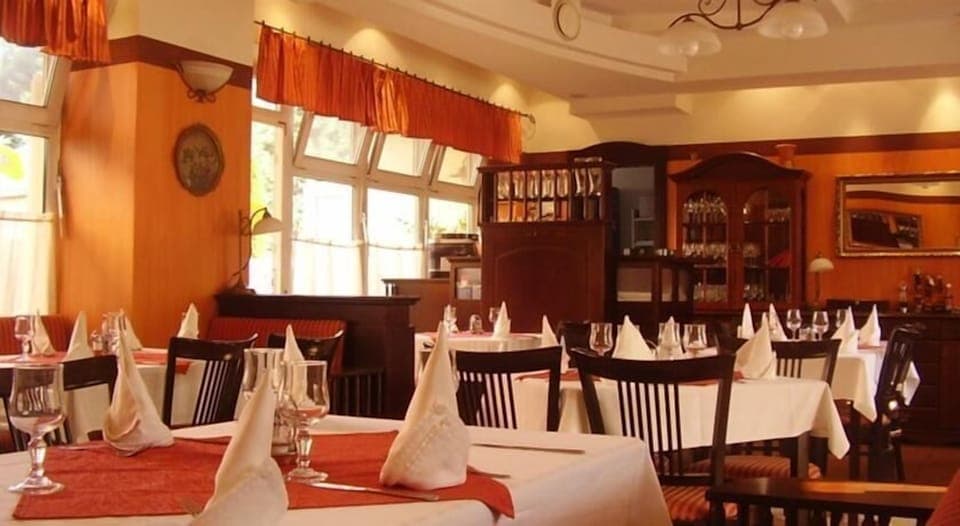 Breakfast and dinner served, Hungarian cuisine