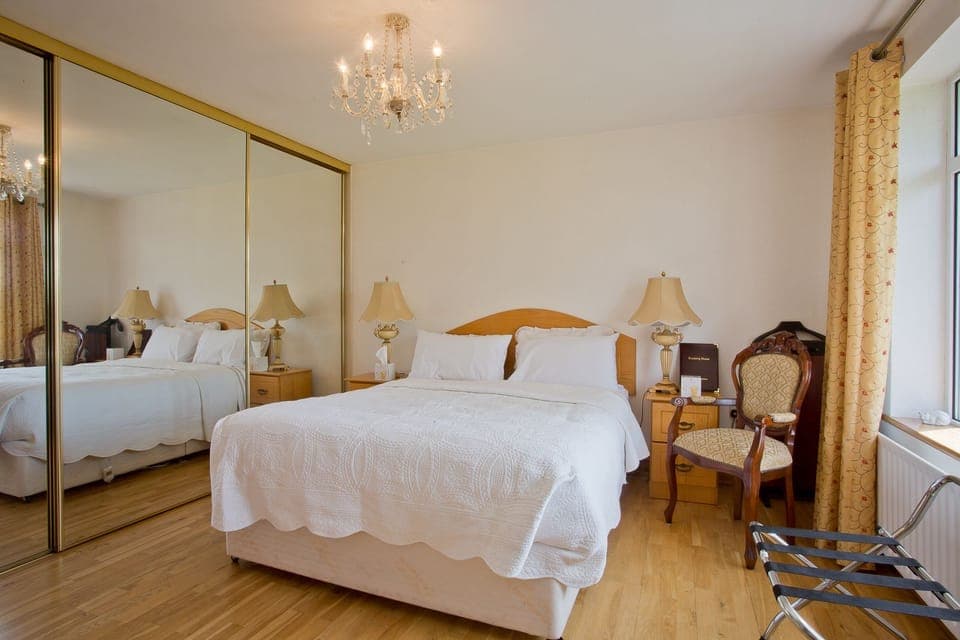 Premium bedding, iron/ironing board, free WiFi, bed sheets