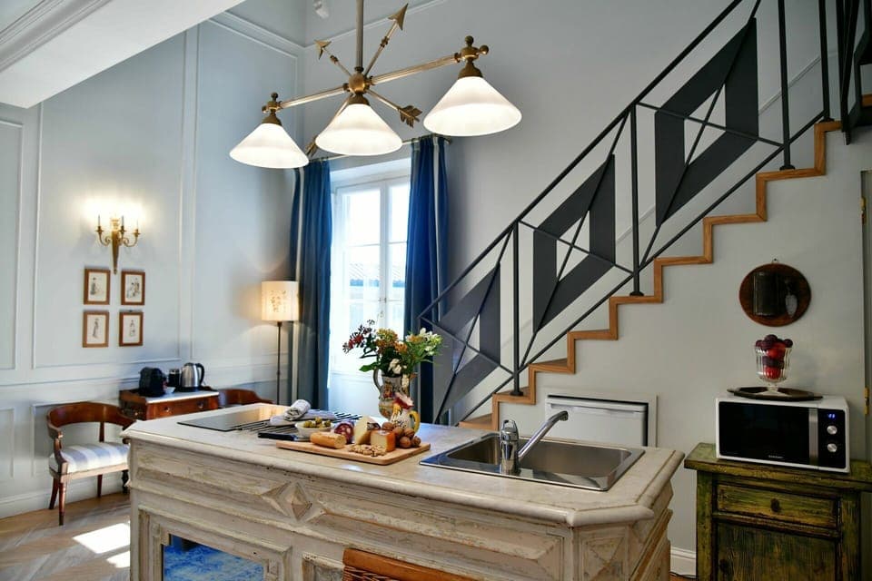 Plant, Property, Cabinetry, Furniture, White, Countertop, Table, Azure, Kitchen, Houseplant