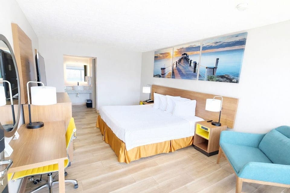 Room, 1 King Bed, Non Smoking (Remodeled) | Desk, blackout drapes, free cribs/infant beds, free WiFi