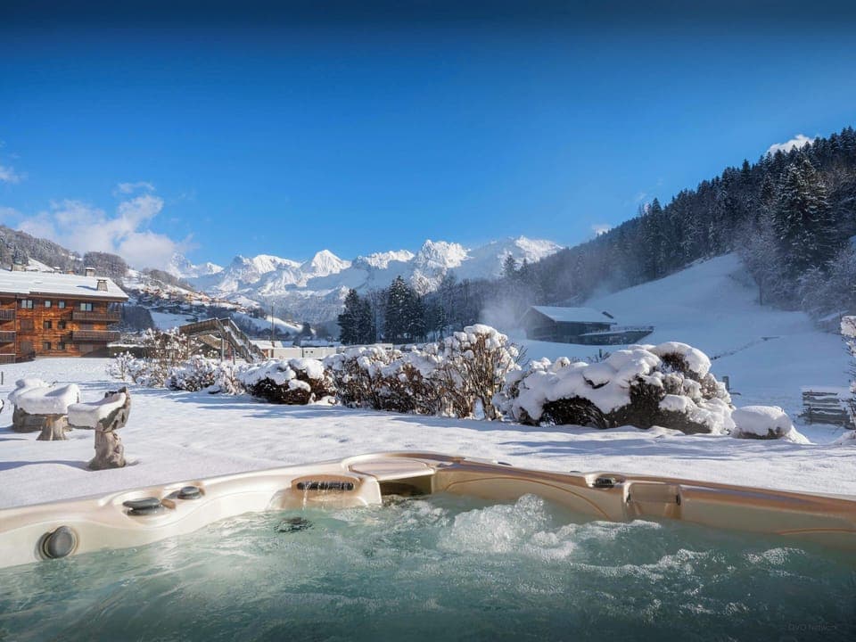 Jacuzzi & winter view