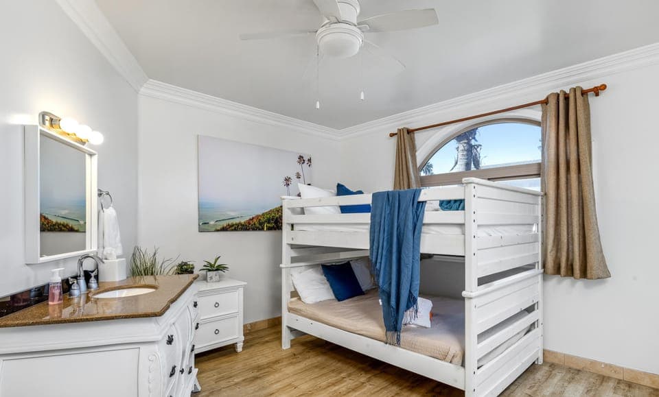 Pineapple Under the Sea Bedroom