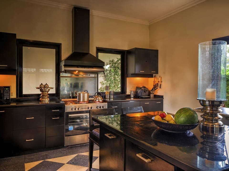 Villa, 6 Bedrooms | Private kitchen | Full-size fridge, microwave, oven, stovetop