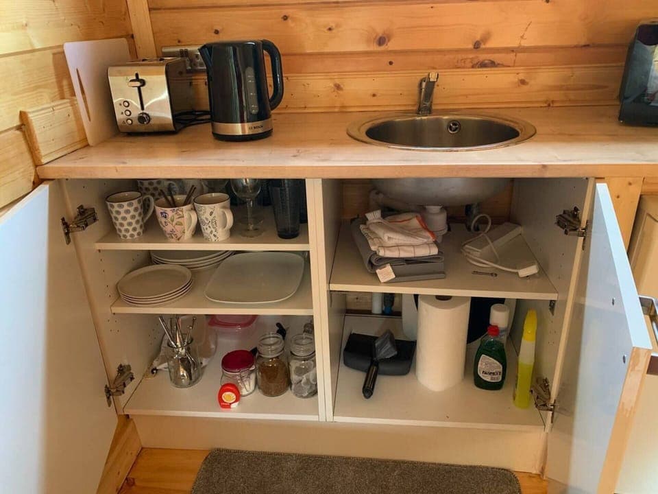 Cabin | Private kitchen | Fridge, microwave, electric kettle, toaster