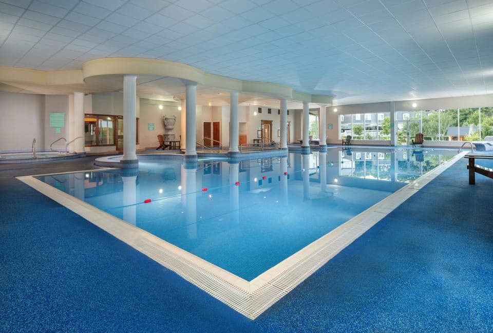 Indoor pool, sun loungers