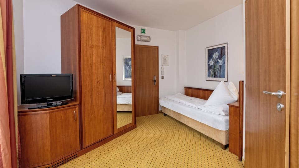 Hypo-allergenic bedding, in-room safe, desk, laptop workspace