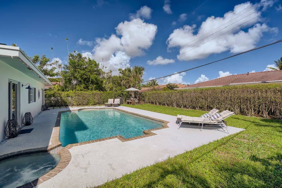 The hot tub is perfect for Winter evenings and relaxing by the pool.
