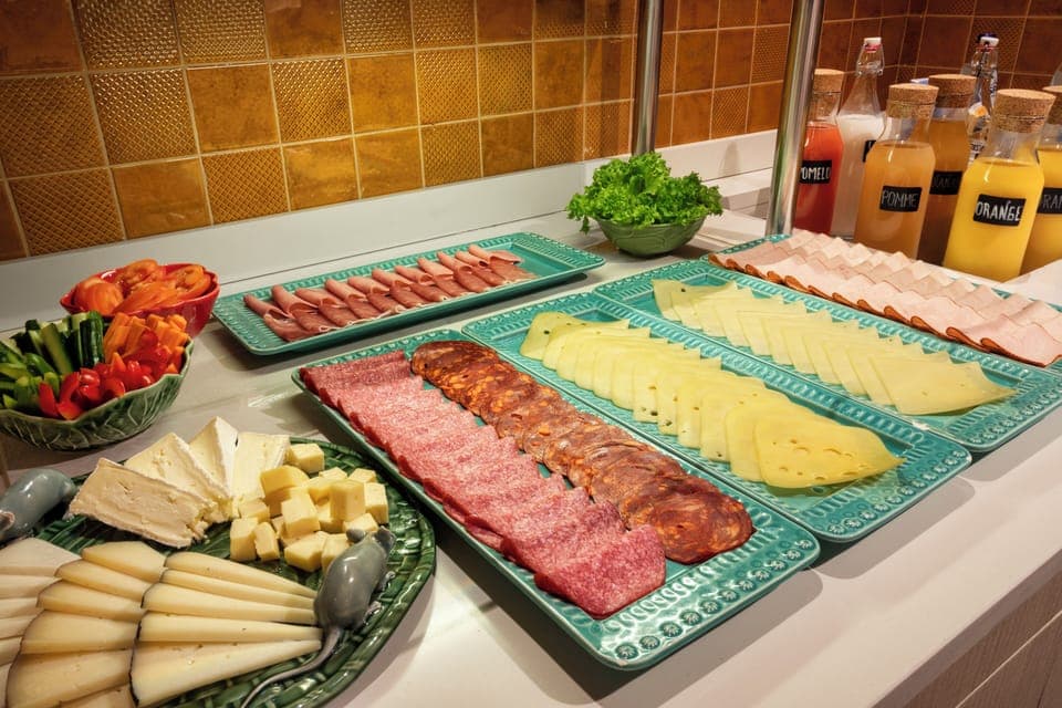 Daily buffet breakfast (EUR 22 per person)