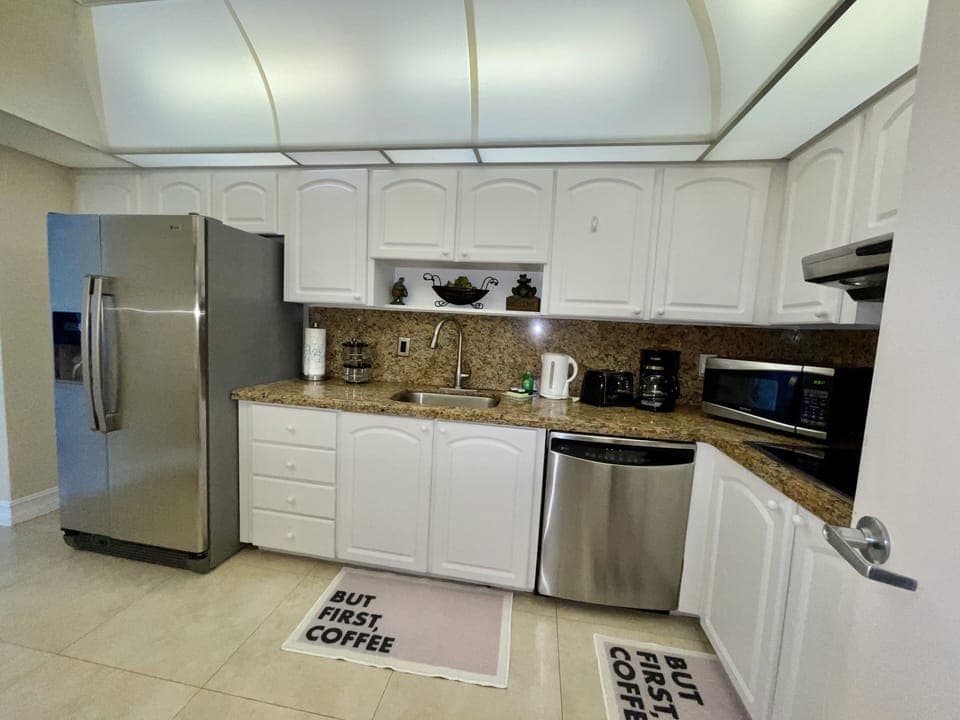 Kitchen full equipped. (Cocina completamente equipada.)