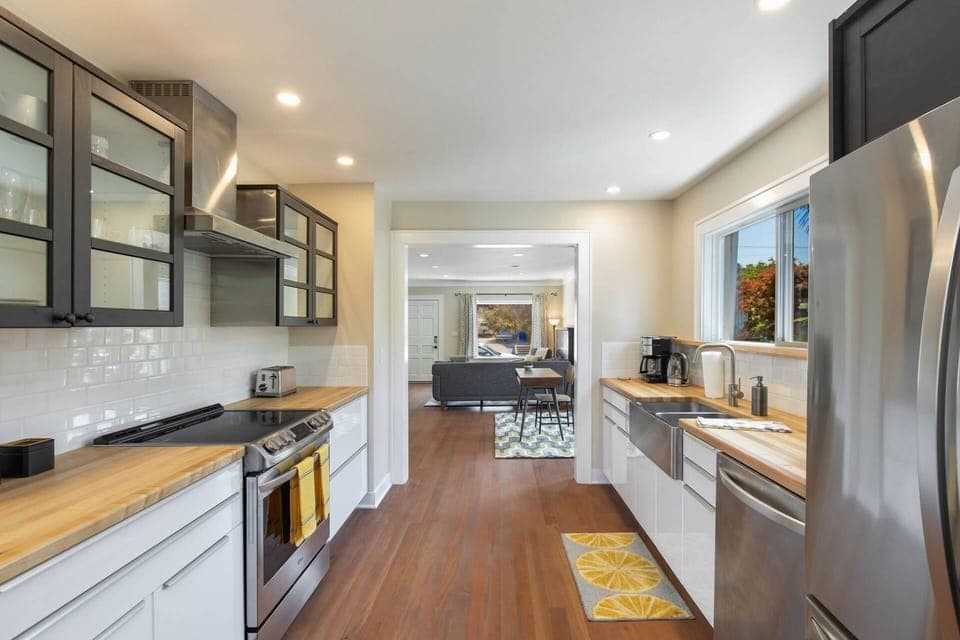 how wonderful to cook and remain connected to the other room