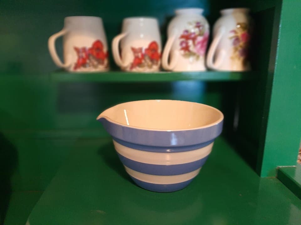 Cottage | Private kitchen | Fridge, oven, stovetop, electric kettle