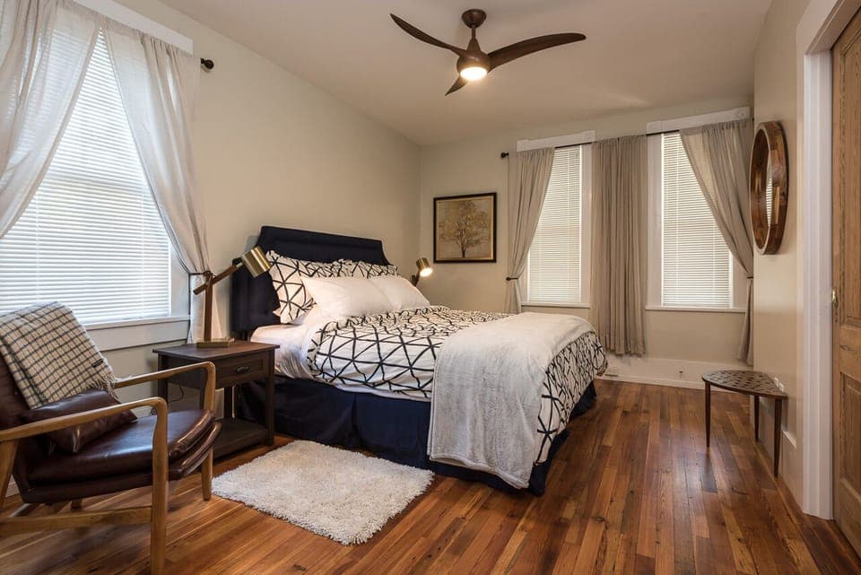 Bedroom w/ King Bed