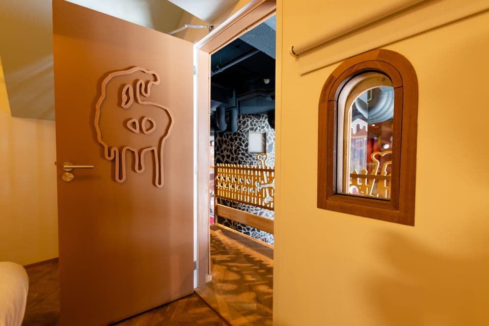 Cuckoo Clock Upstairs | Iron/ironing board, free WiFi, bed sheets