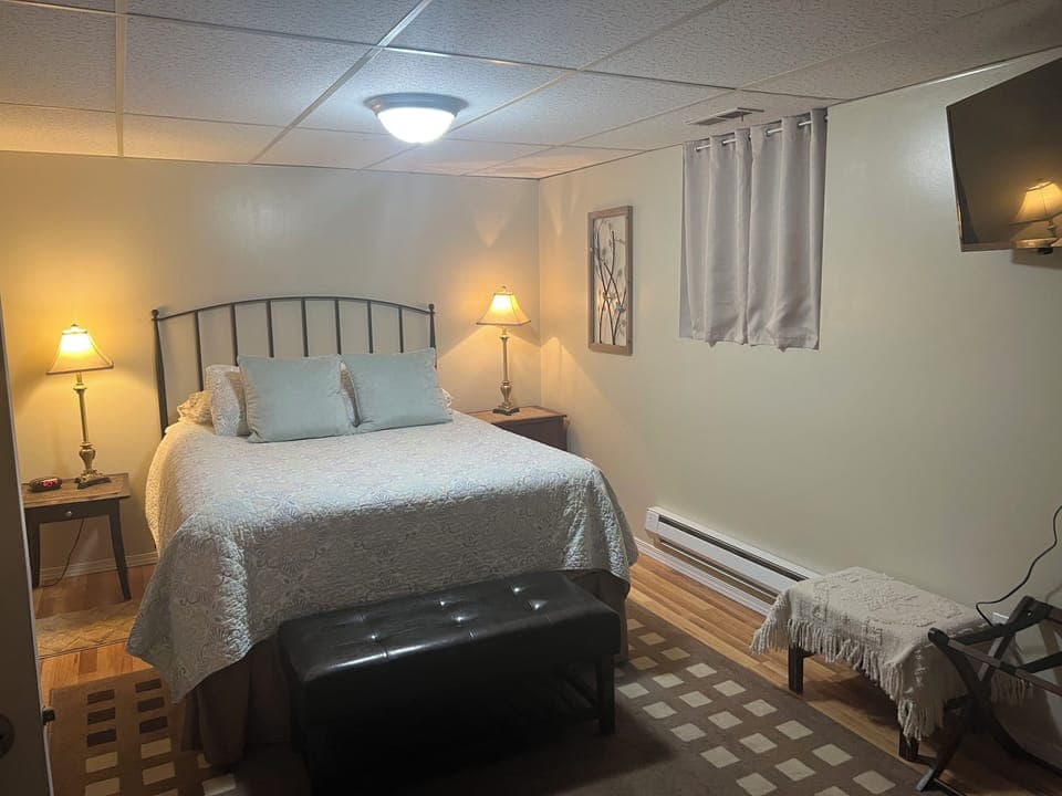 Large bedroom with wall mount smart tv - free Netflix, Prime & local channels