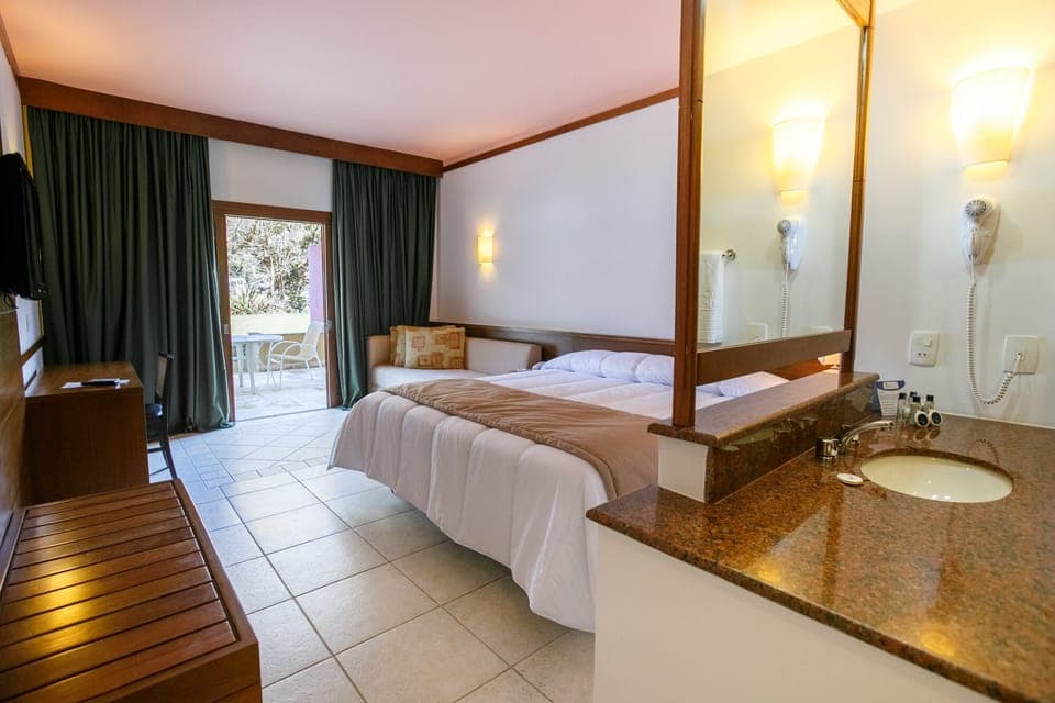 Suíte, Varanda | 1 bedroom, hypo-allergenic bedding, minibar, in-room safe