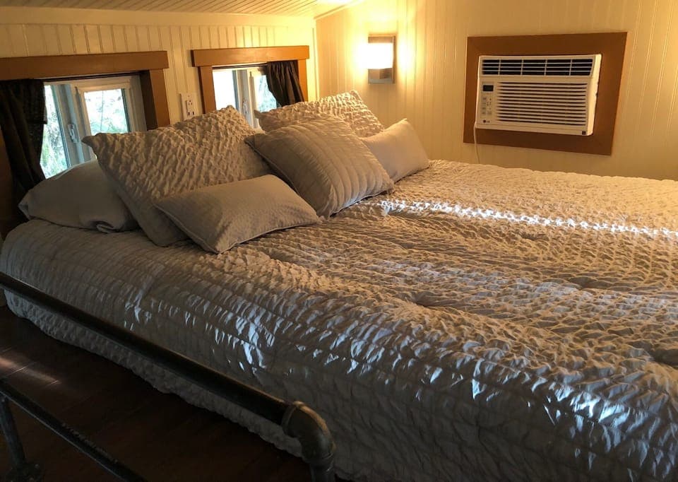 East loft with queen mattress