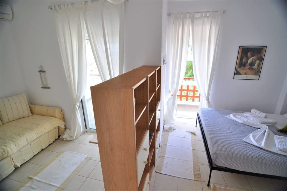 2 bedrooms, individually decorated, individually furnished