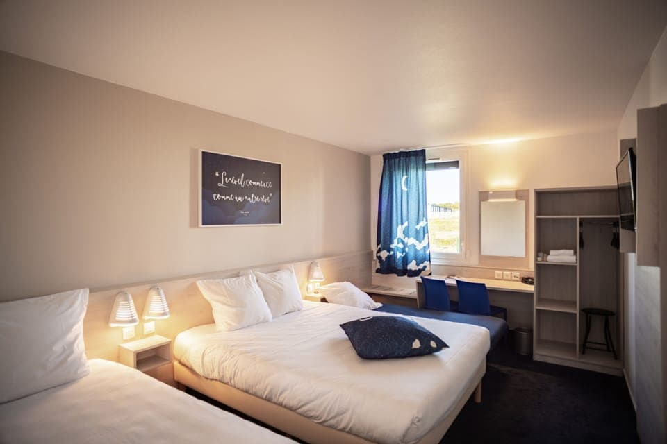 Quadruple Room | Desk, laptop workspace, blackout drapes, soundproofing