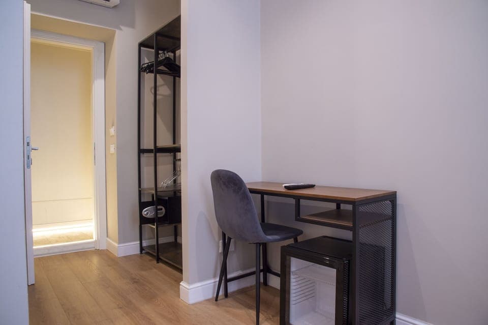 Deluxe Room | Premium bedding, down comforters, memory foam beds, minibar