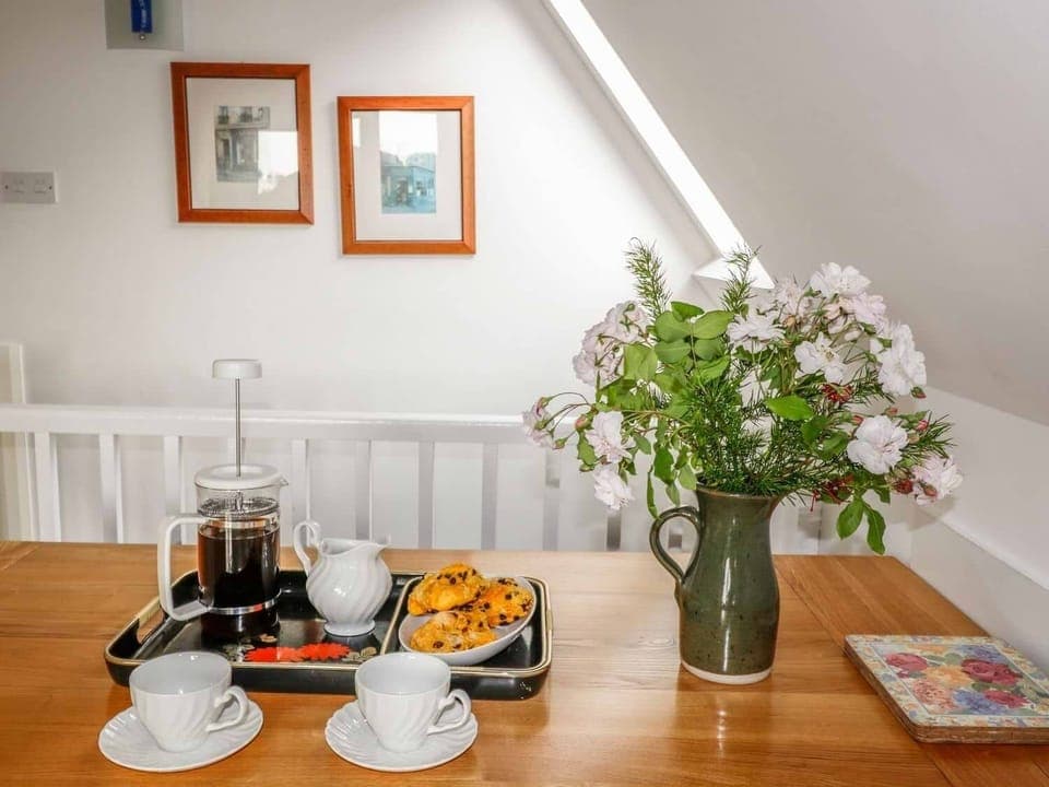 Cottage | Private kitchen | Fridge, dishwasher, electric kettle, toaster