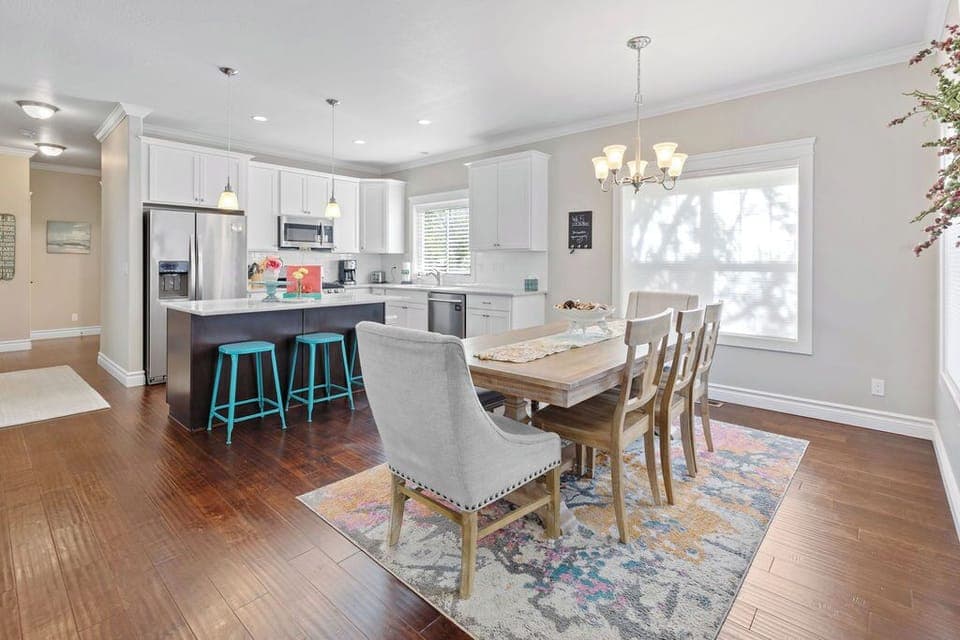 Kitchen- Fully stocked. 
