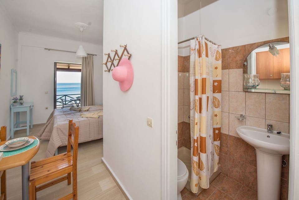 Spiros and Polyxeni Studio 5 Afionas Interior