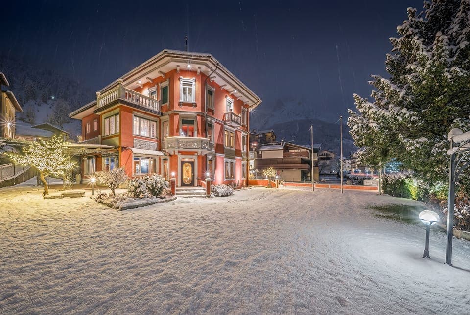 Front of property - evening/night