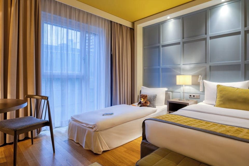 Deluxe Studio | Egyptian cotton sheets, premium bedding, in-room safe