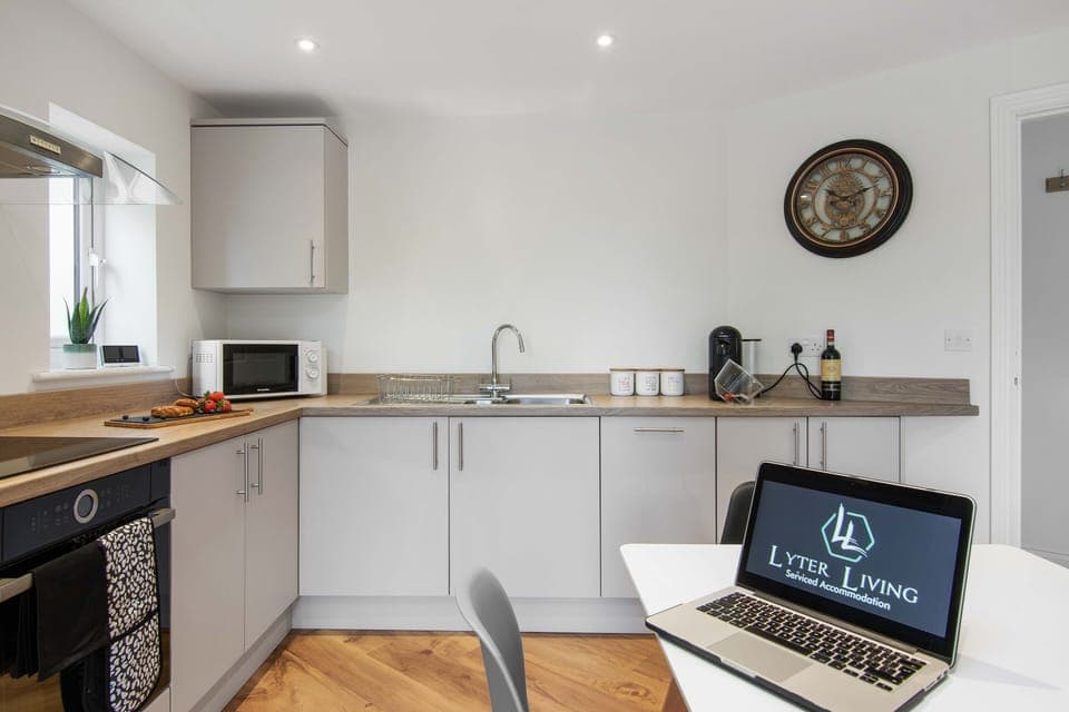 Family Apartment | Private kitchen | Full-size fridge, microwave, oven, stovetop