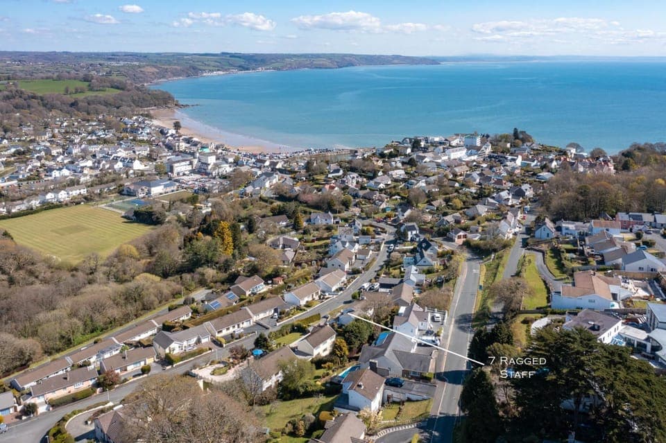 House | 6 bedrooms, WiFi